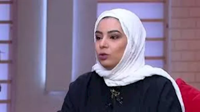 19 صورة وشقيقة محمد صلاح ترد على انتقادات عباس أبو الحسن