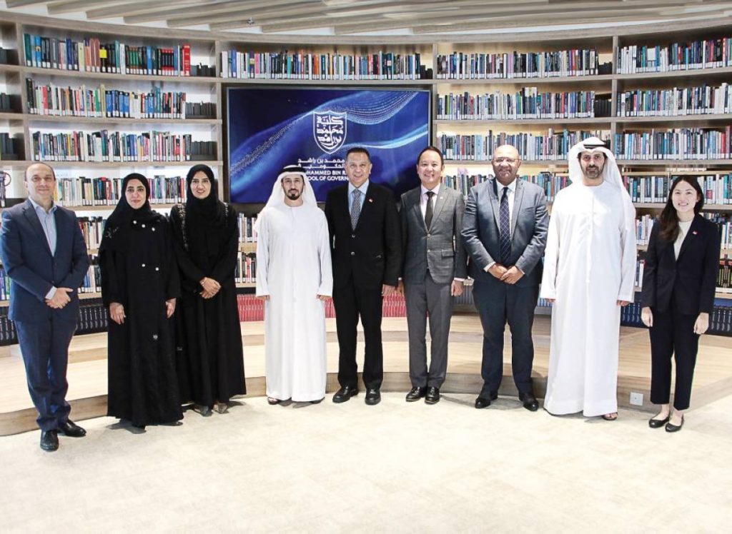 تبادل خبرات بين كليتي «محمد بن راشد للإدارة الحكومية» و«الخدمة المدنية» في سنغافورة