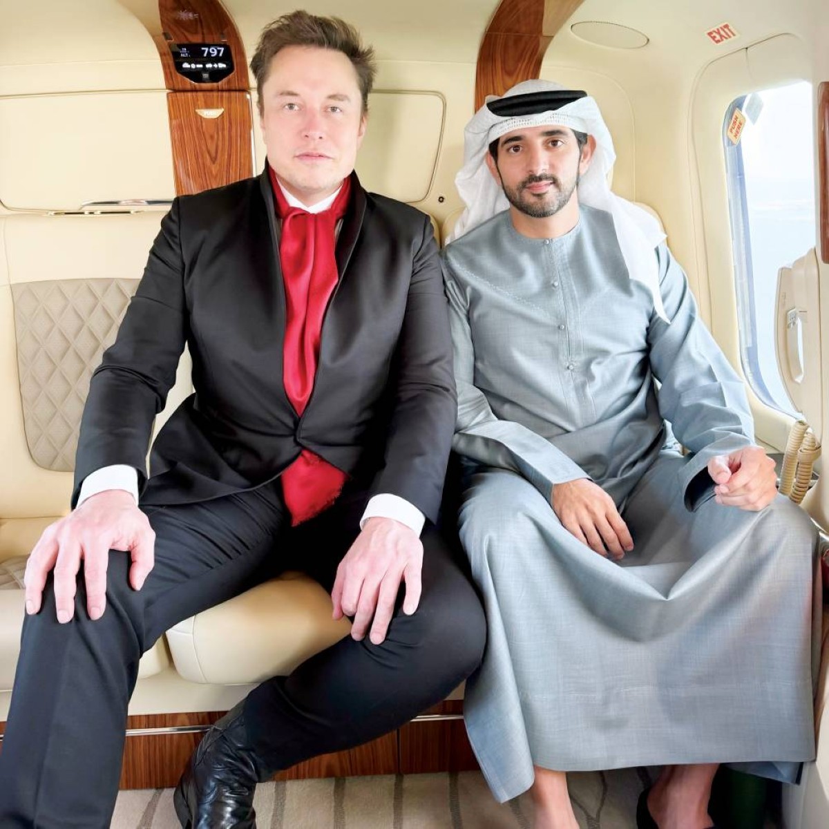  حمدان بن محمد وإيلون ماسك خلال اللقاء 