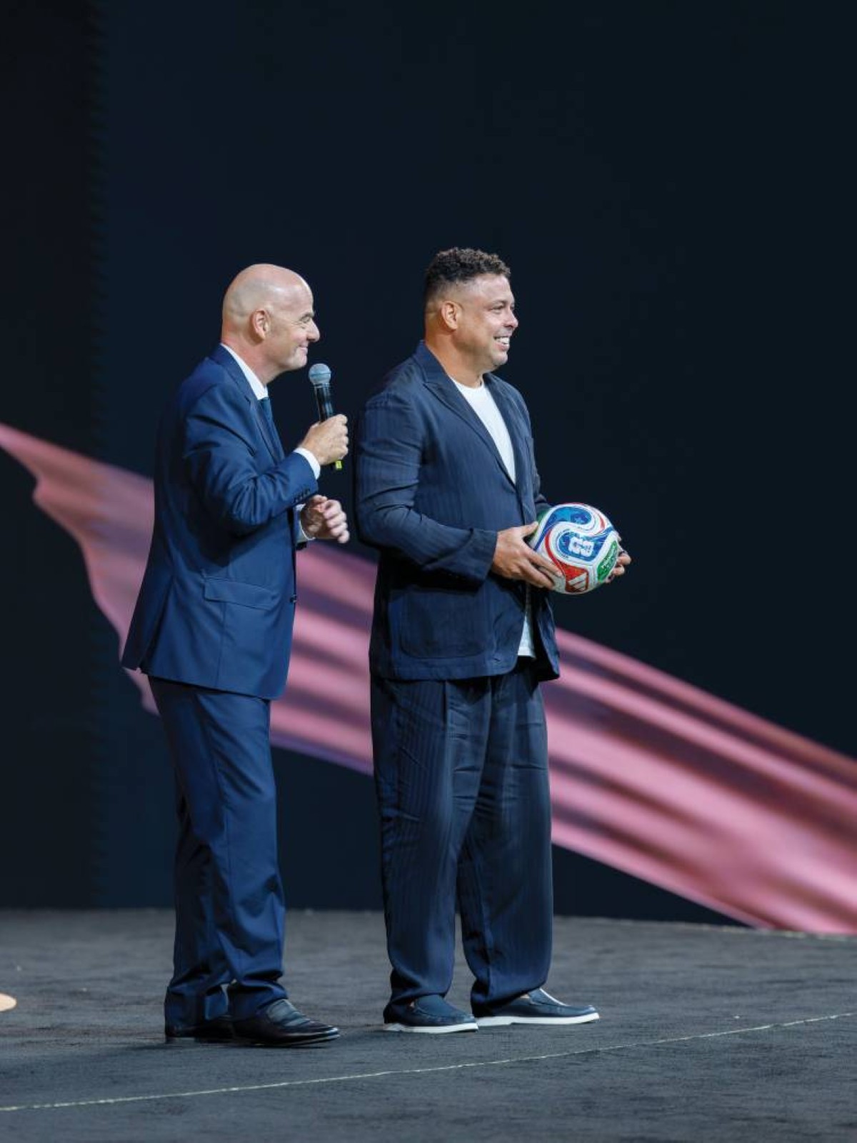 البرازيلي رونالدو «الظاهرة» وإنفانتينو 