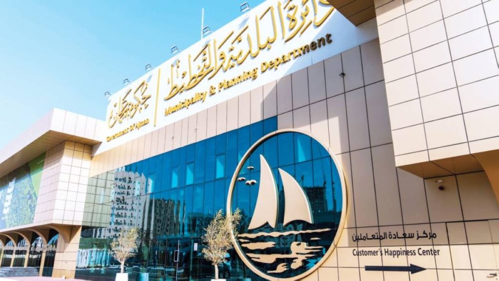 نقل الخدمات الذكية للبلدية إلى تطبيق «عجمان ون»