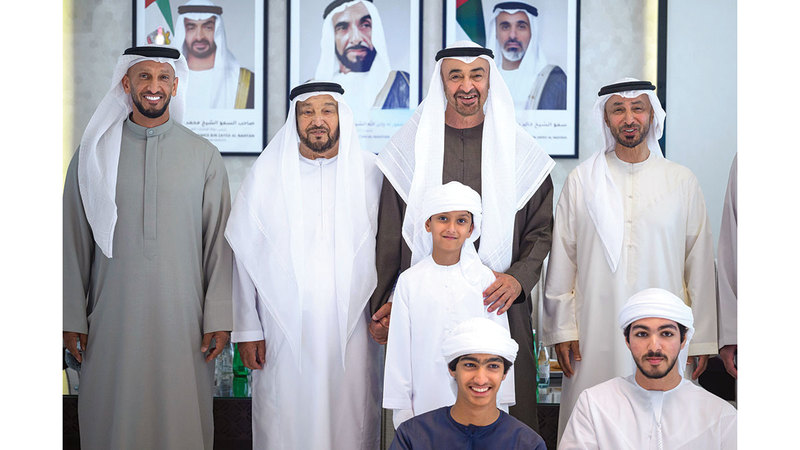 رئيس الدولة يزور محمد بن بطي آل حامد