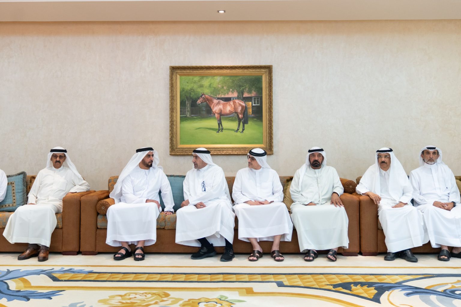 سيف بن زايد يقدم واجب العزاء في وفاة محمد بن عبيد آل مكتوم