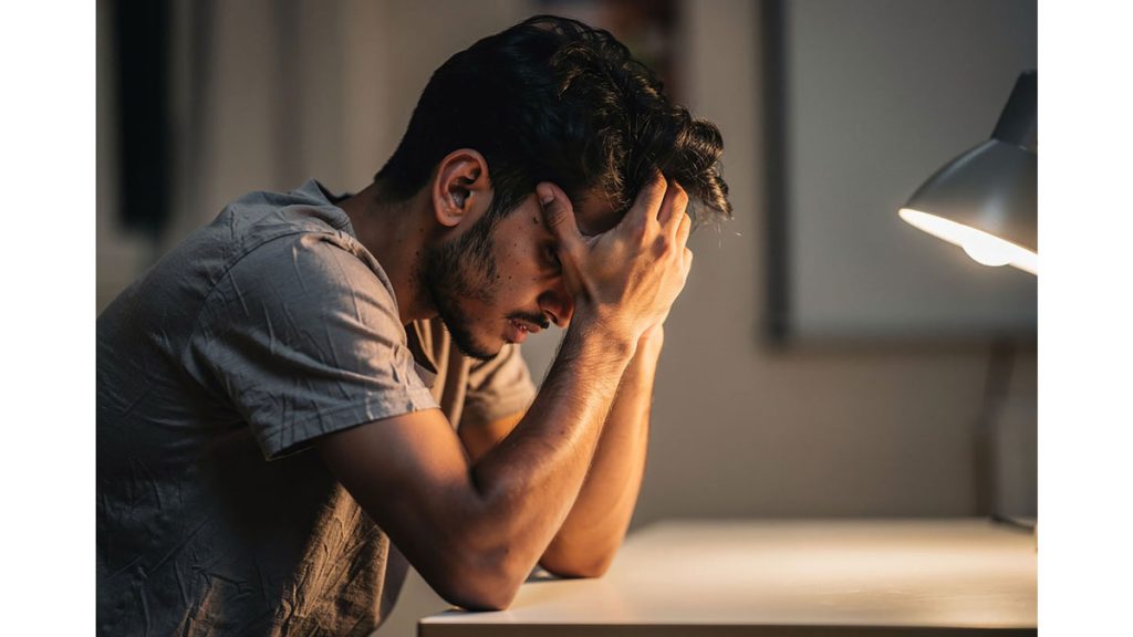 أول جرعة تعاطٍ تؤثر في كيمياء الدماغ وتسرّع الإدمان