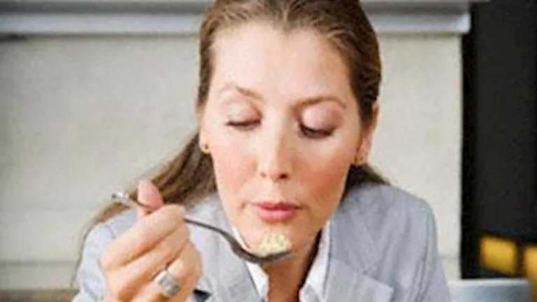 احذر استخدام البلاستيك مع الأطعمة الساخنة.. خطر يهدد صحتك