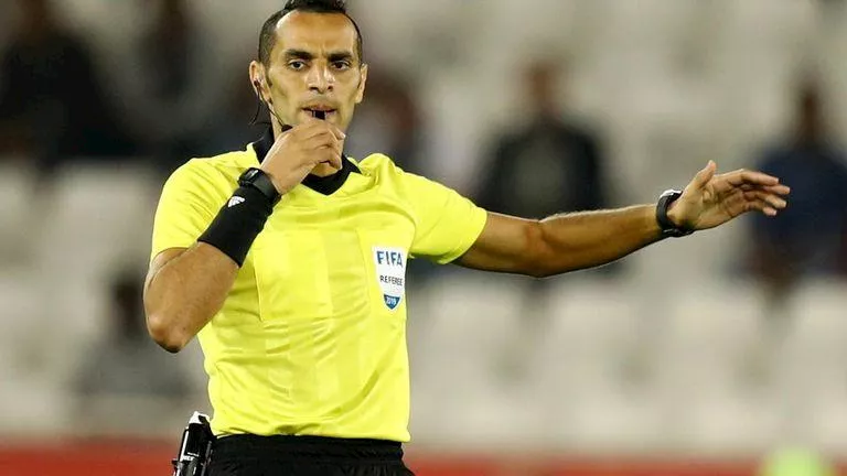 صافرة جزائرية.. كاف يعلن حكم مباراة مصر وكوت ديفوار