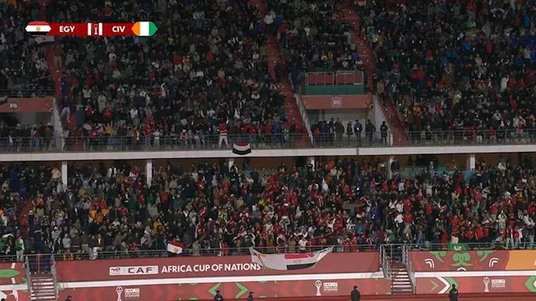 رسالة خاصة من الجماهير للاعبي منتخب مصر خلال مباراة كوت ديفوار