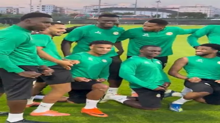 “في جيبنا”.. 13 صور مثيرة للجدل من لاعبي منتخب السنغال قبل مباراة مصر