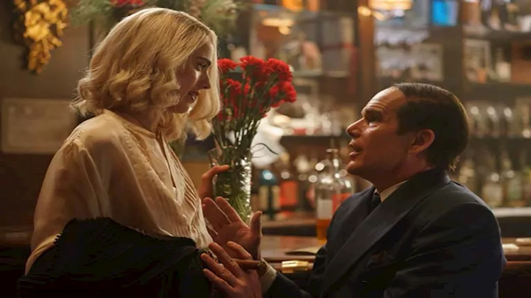 إيثان هوك يوجه رسالة بعد ترشحه للأوسكار عن فيلم “Blue Moon”