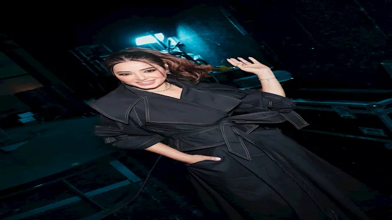 رحمة رياض تخطف الأنظار بصورًا جديدة من كواليس برنامج The Voice