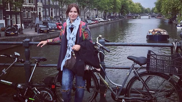 هنا شيحة تدخل تريند صور 2016 وتستعيد ذكرياتها مع شقيقاتها