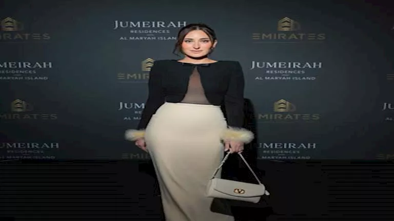 بسمة بوسيل أنيقة وأمينة خليل بفستان جريء.. 10 لقطات لنجوم الفن خلال 24