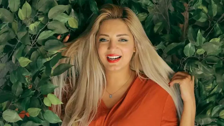 بلوك شتوي.. مي حلمي تخطف الأنظار بإطلالة أنيقة