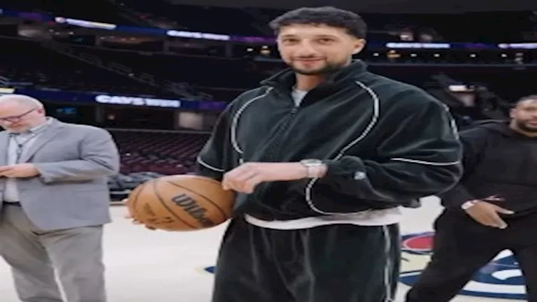 11 صورة لوسام أبو علي أثناء استعراض مهاراته في كرة السلة