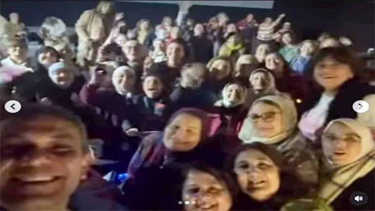 آسر ياسين عن احتفاء والدته بأعماله الفنية: ربنا ما يقطعلك عادة