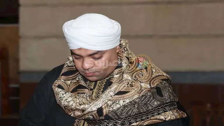 12 صورة من عزاء والد المطرب الشعبي عمرو أبو زيد