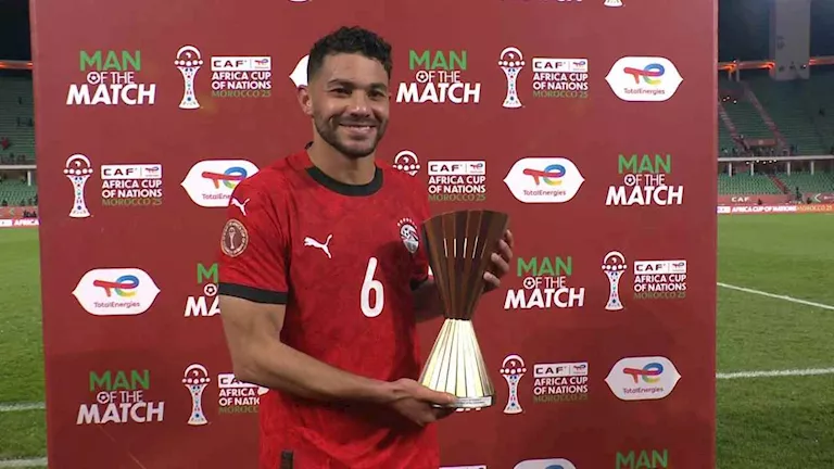 نجم منتخب مصر يتوج بجائزة أفضل لاعب في مباراة بنين بأمم أفريقيا