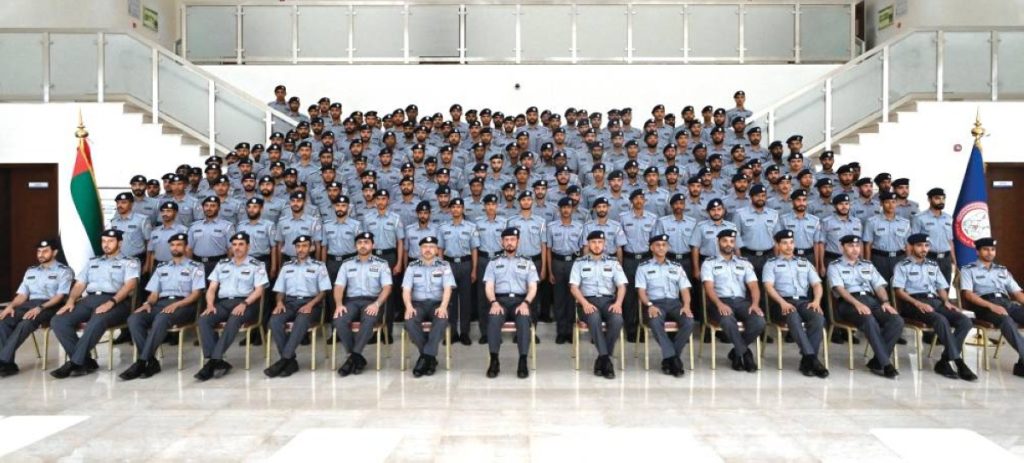 تخريج 165 منتسباً من دورة التأهيل الشرطي والأمني في أبوظبي