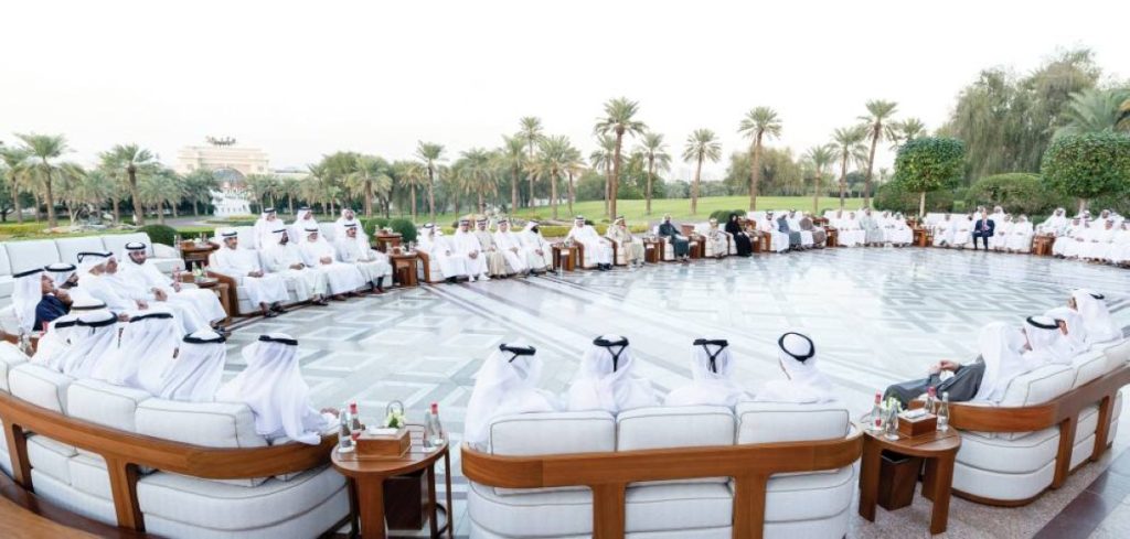 محمد بن راشد يلتقي أعيان البلاد ورجال الأعمال والمستثمرين في قصر زعبيل