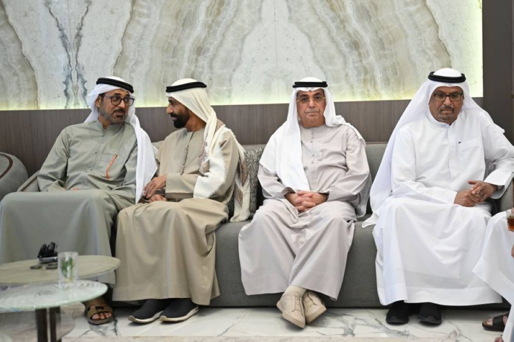 مسؤولون ومواطنون يعزون في وفاة عوشة بنت محمد المري