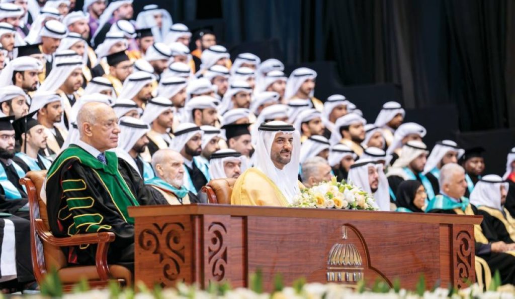 سلطان بن أحمد يشهد تخريج 476 طالباً من درجة البكالوريوس بجامعة الشارقة