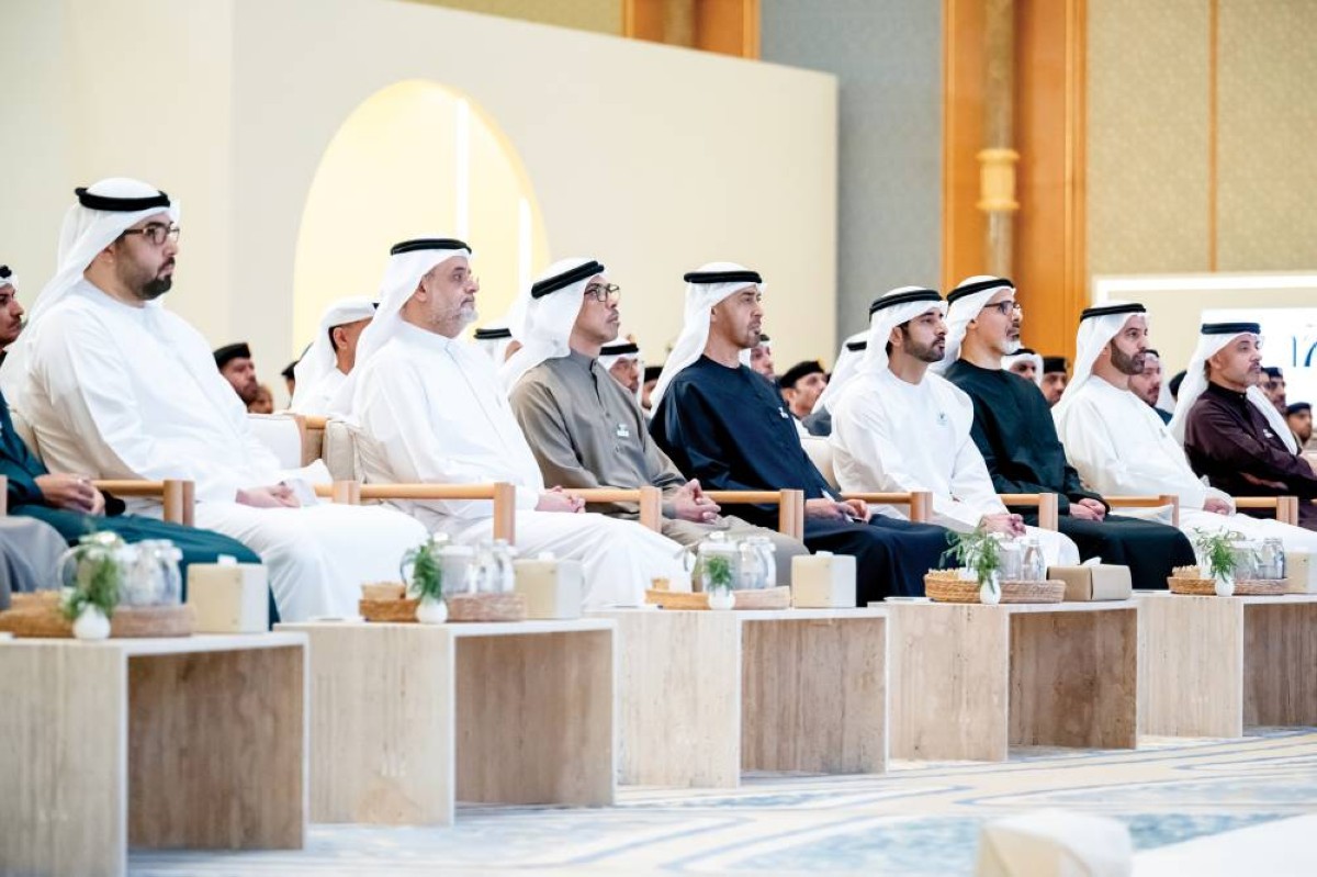  محمد بن زايد خلال الجلسة بحضور منصور بن زايد وخالد بن محمد بن زايد وحمدان بن محمد وسلطان بن محمد بن سلطان وراشد بن سعود المعلا ومحمد بن سعود القاسمي وهزاع بن زايد 