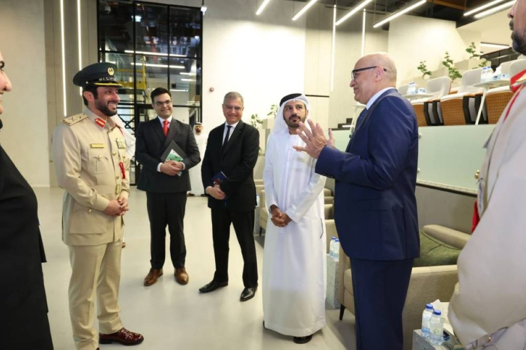 شرطة دبي تبحث التعاون مع جامعة جورج تاون