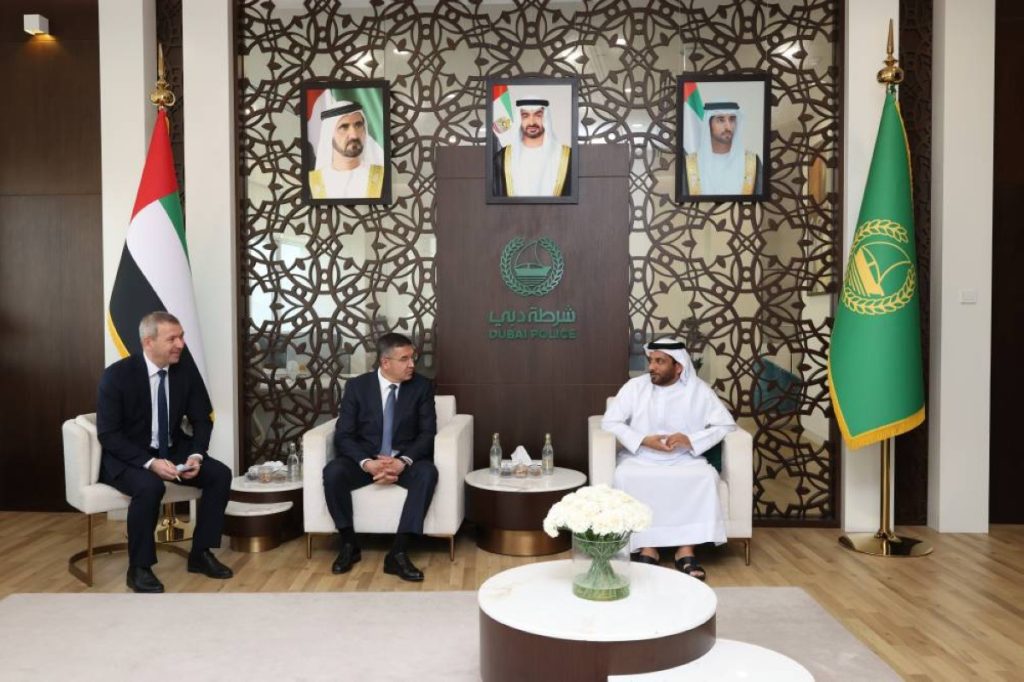 بحث التعاون بين أوزبكستان وشرطة دبي