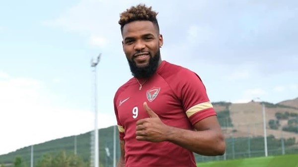 أرون بوبيندزا يسقط من «الطابق 11».. انتحار أم قتل؟