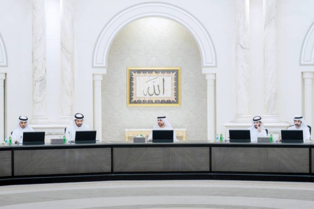 «تنفيذي الشارقة» يصدر قراراً بتنظيم محطات شحن المركبات الكهربائية